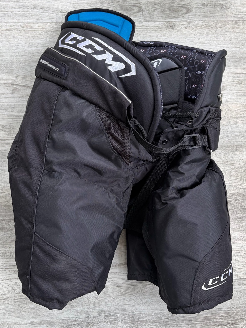 CCM U Fit 09 Ice Hockey Pants Black Senior Size Medium EUC protective Gear